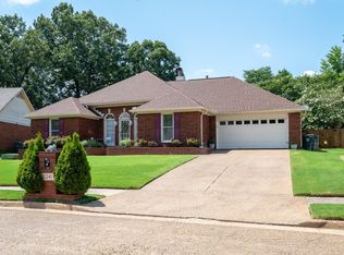 2241 Oak Hollow Ln, Cordova, TN 38016