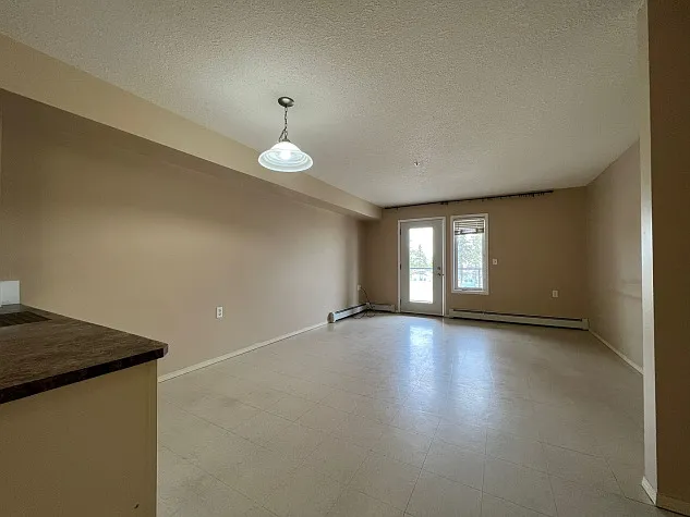 80 A Kelloway Cres — Photo 4
