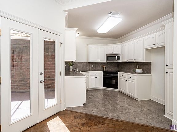 5th image of 3903 Woodland Hill Ct