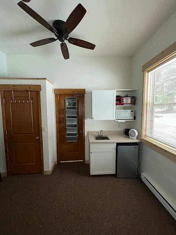 Studio, 240 sqft, $1,035 — Photo 4