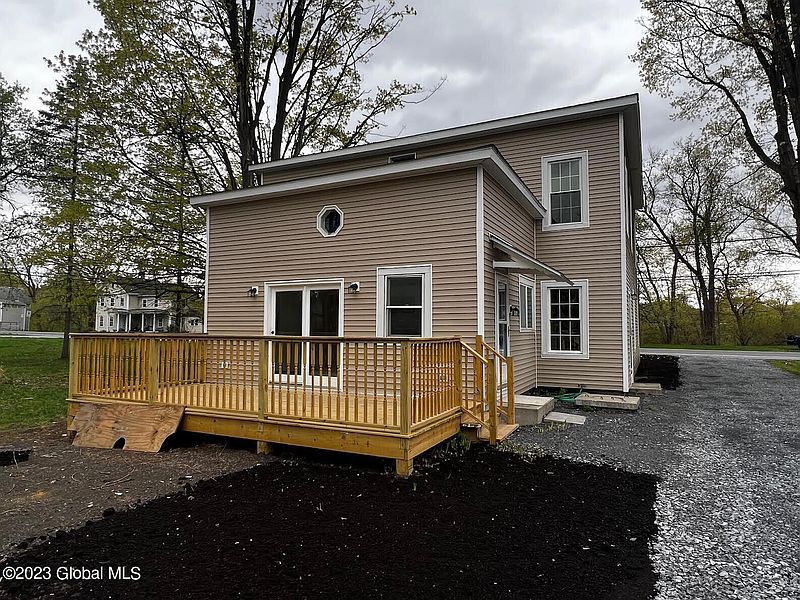 3rd image of 526 Bridge Street