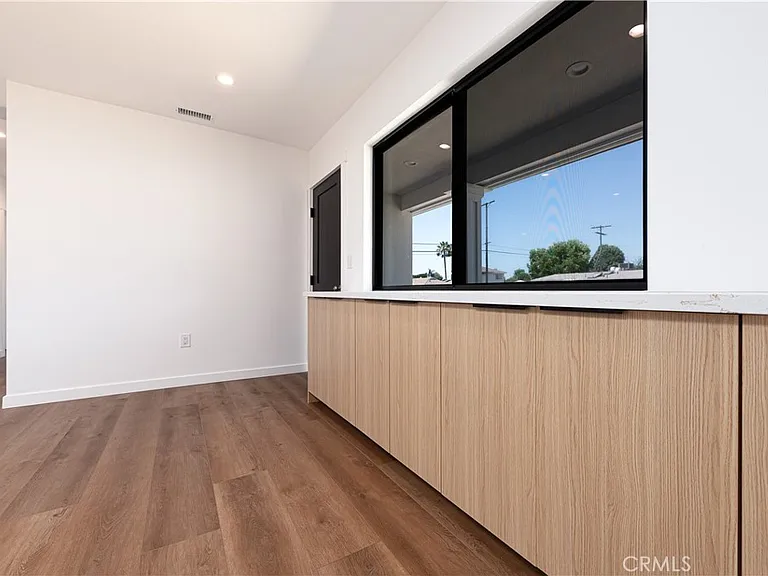 7008 Aura Ave — Photo 9