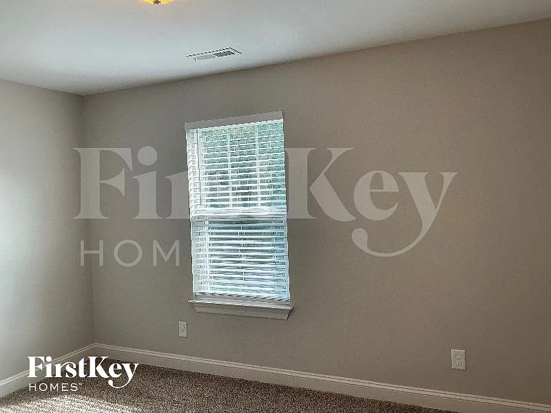 3 bed, 2.5 bath, 1845 sqft, $2,065 — Photo 2
