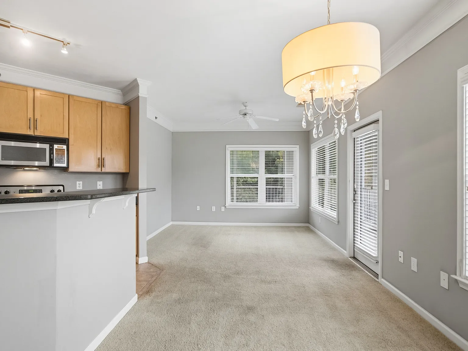 3 bed, 1304 sqft, $2,795 — Photo 4