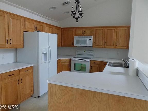 4th image of 700 Golden Spring Dr