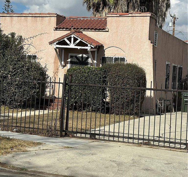 1st image of 1045 W 92nd St