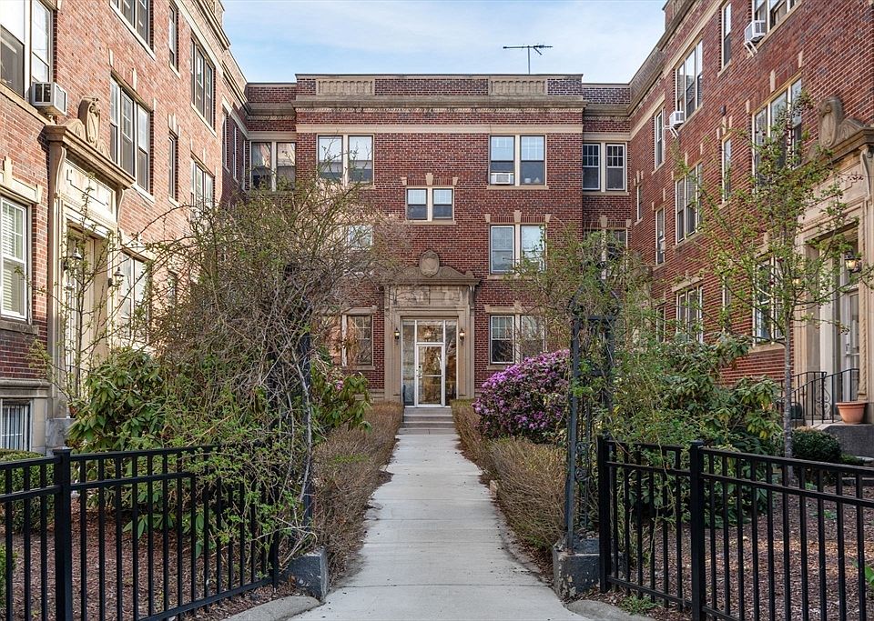 1st image of 461 Washington St APT 1