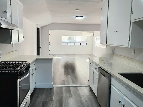 4th image of 1803 S Van Ness Ave