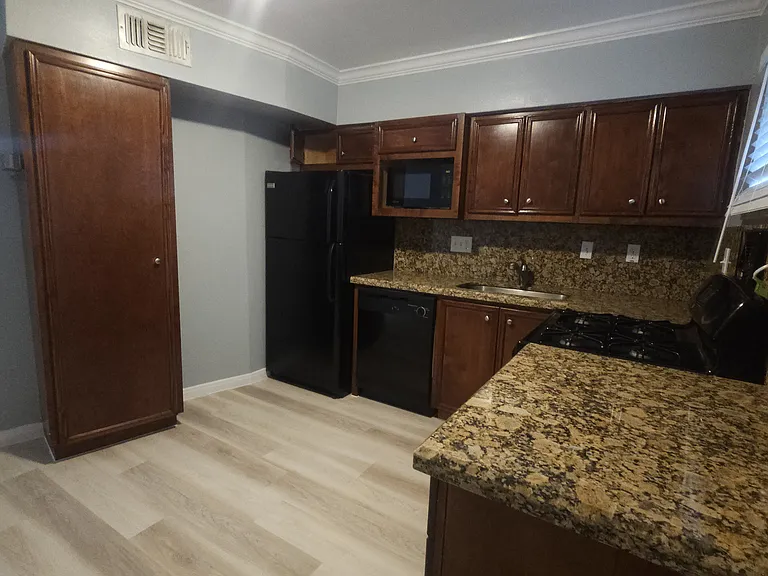 2233 Welch St #5 — Photo 11