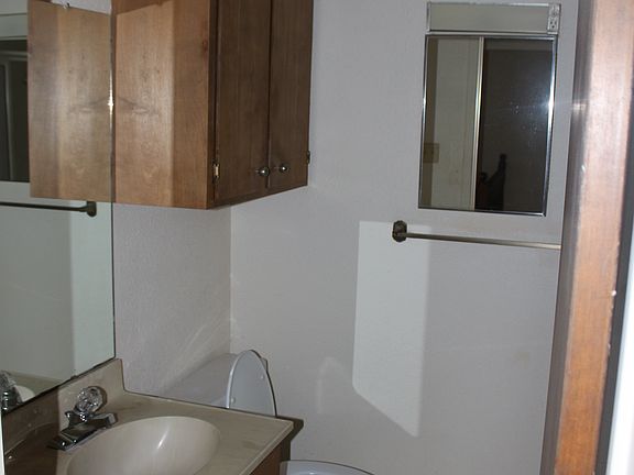 3rd image of 4021 Acushnet Dr APT B