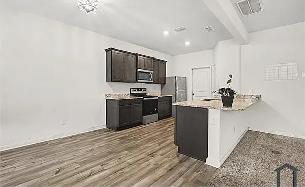 4 bed, 2131 sqft, $2,999 — Photo 3