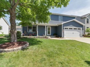 3122 Eagle Creek Dr, Bloomington, IL 61704