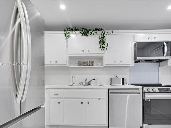 5th image of 555 NW 4th Ave #4150