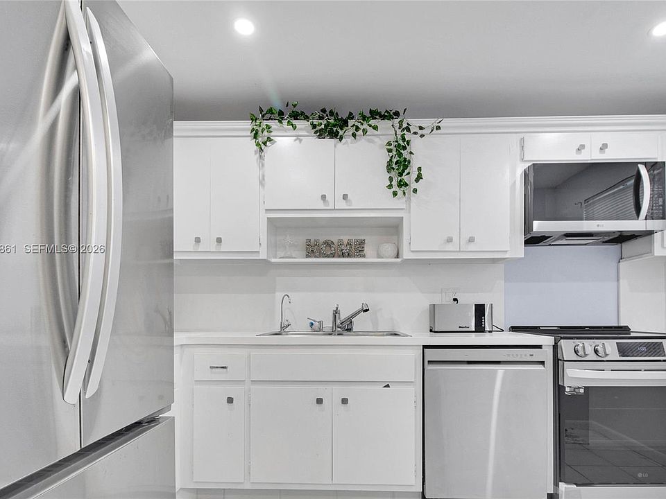 1st image of 555 NW 4th Ave #4150