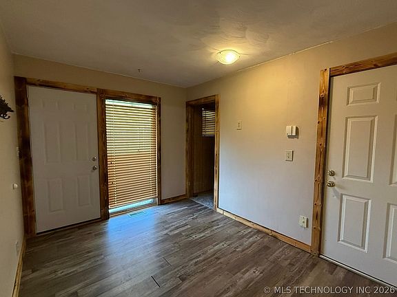 5th image of 1445 E Oak St
