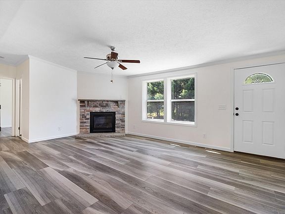 4th image of 164 Robert Dr