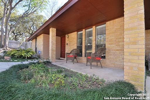 3rd image of 3914 Royal Forest Dr