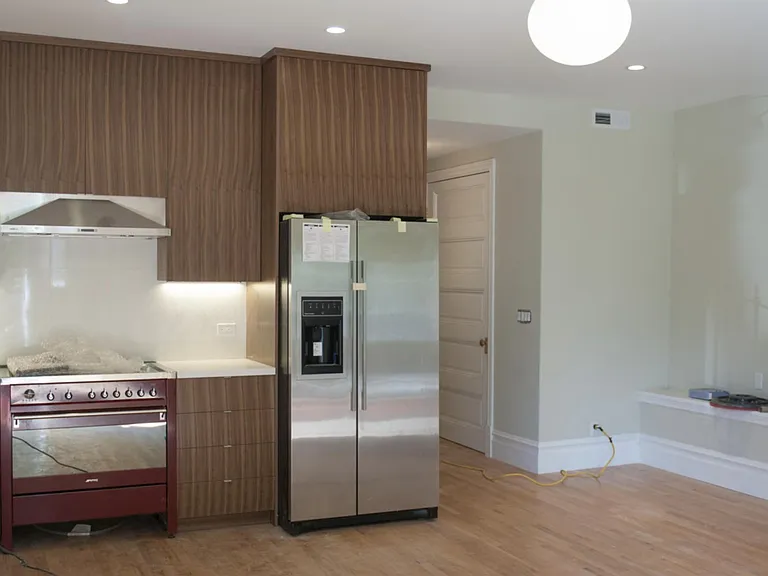 2086 Pine St — Photo 1