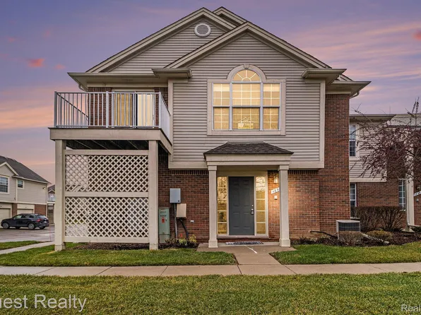 1895 Flagstone Cir, Rochester, MI 48307