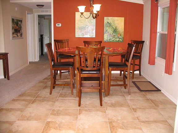 2nd image of 661 Hickory Hl