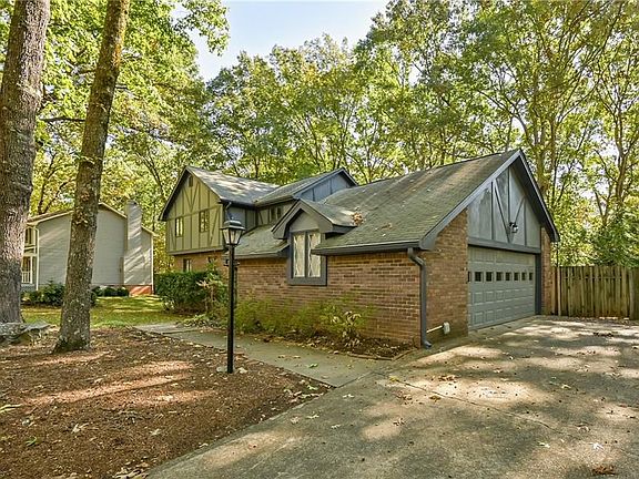 2nd image of 3065 Rivermont Pkwy