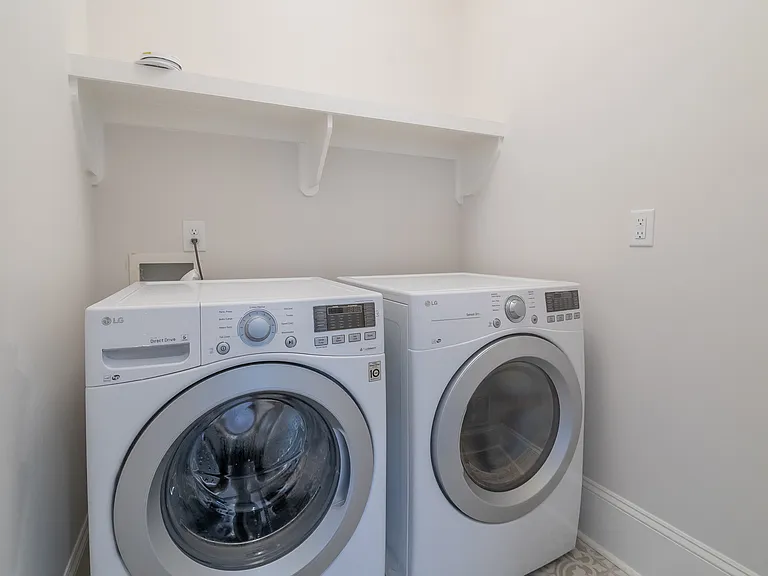 1005 State St — Photo 30