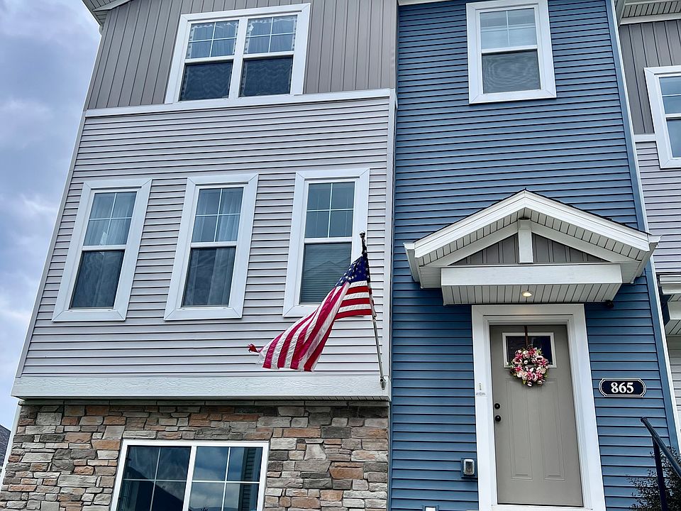 1st image of 865 Roselyn Dr