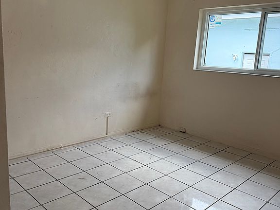 5th image of 940 NE 147th St