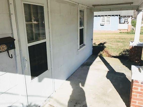 Nice front porch for sitting