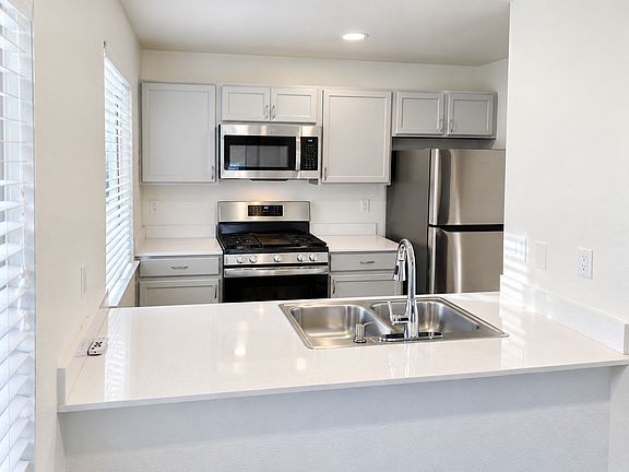 4th image of 80-90 Burns St #80-B