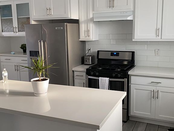 2nd image of 3929 Wisconsin St #1/2