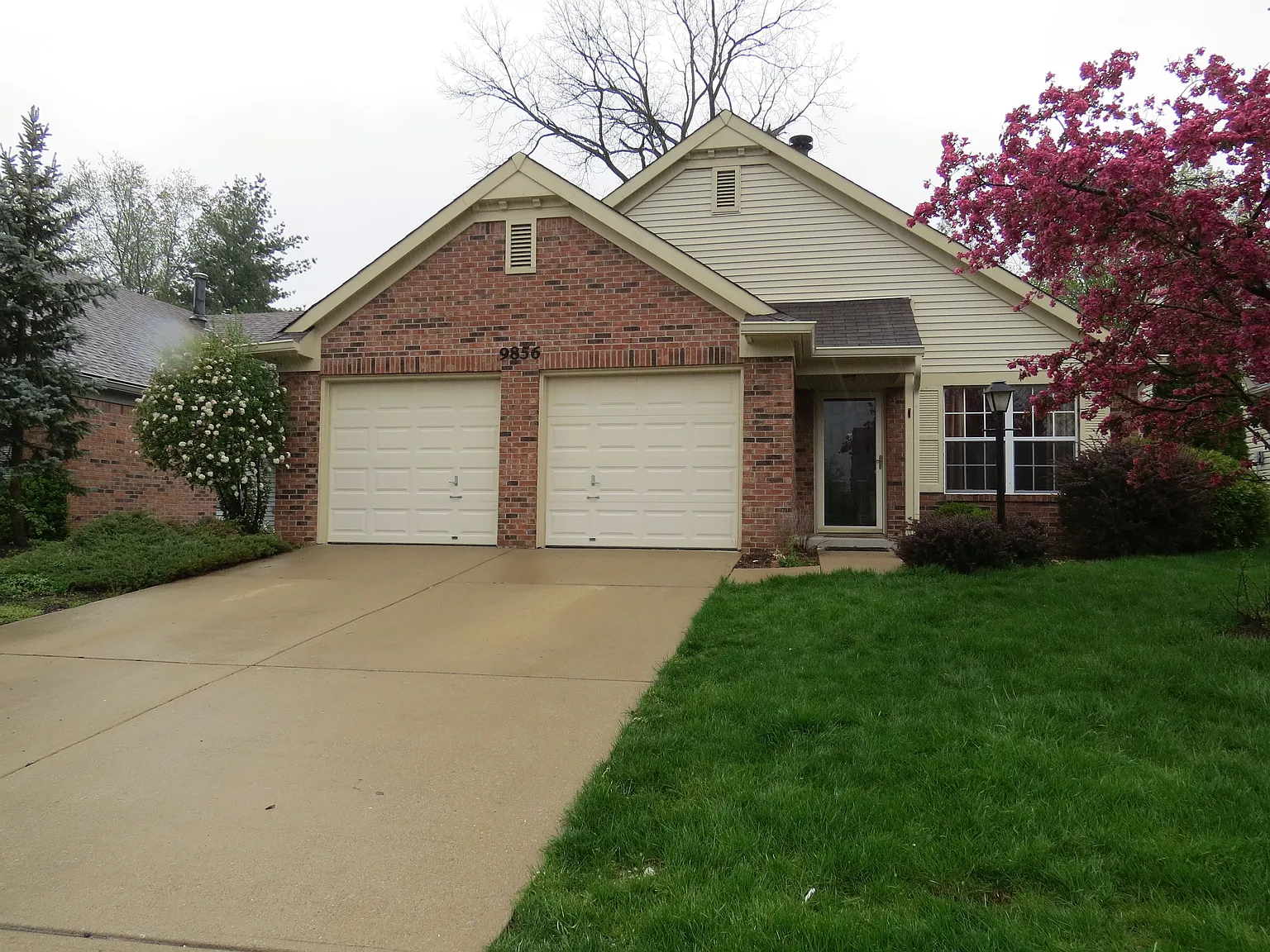 9856 River Oak Ln N photo 1