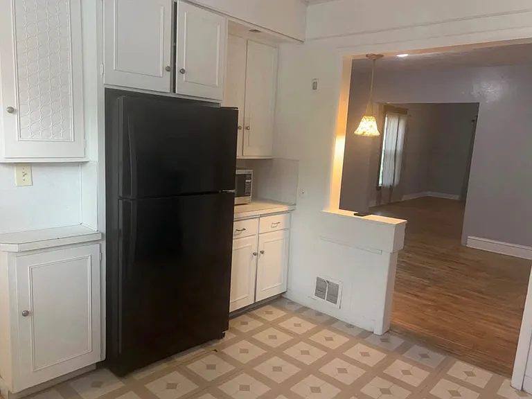 49 Hastings St NE — Photo 2