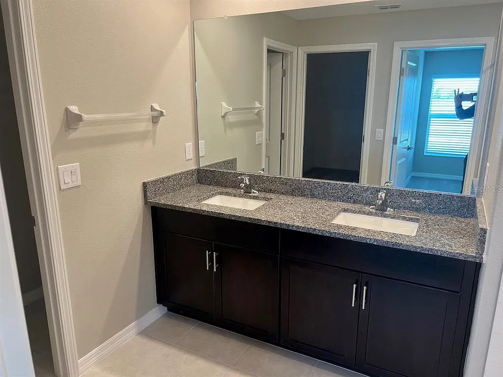 4 bed, 2.0 bath, 1841 sqft, $2,450 — Photo 4