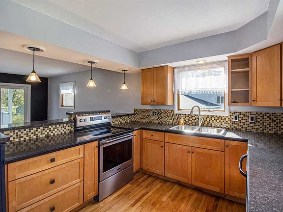 4th image of 11141 Fuller St