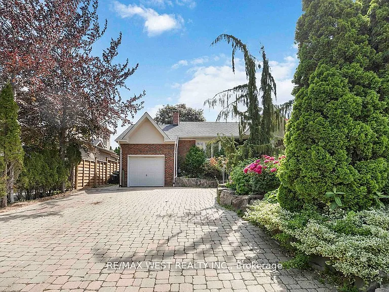 11 Duval Dr — Photo 3