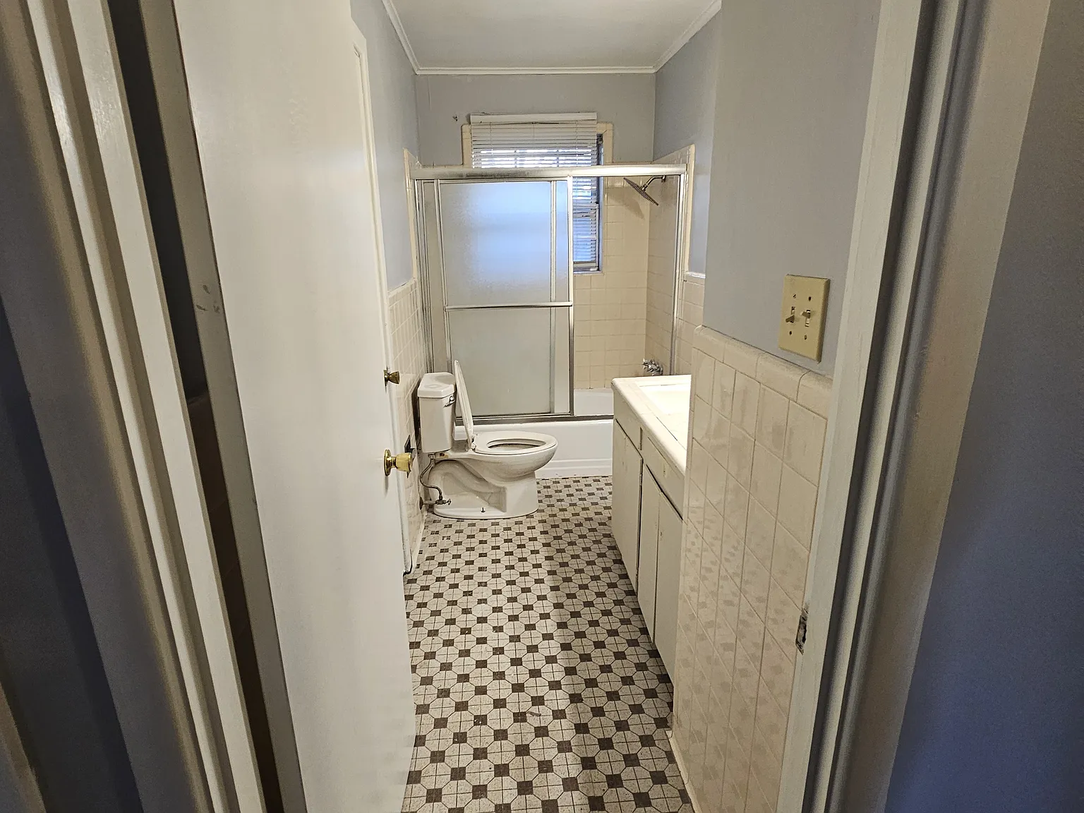 3 bed, 1.5 bath, 1354 sqft, $1,250 — Photo 4