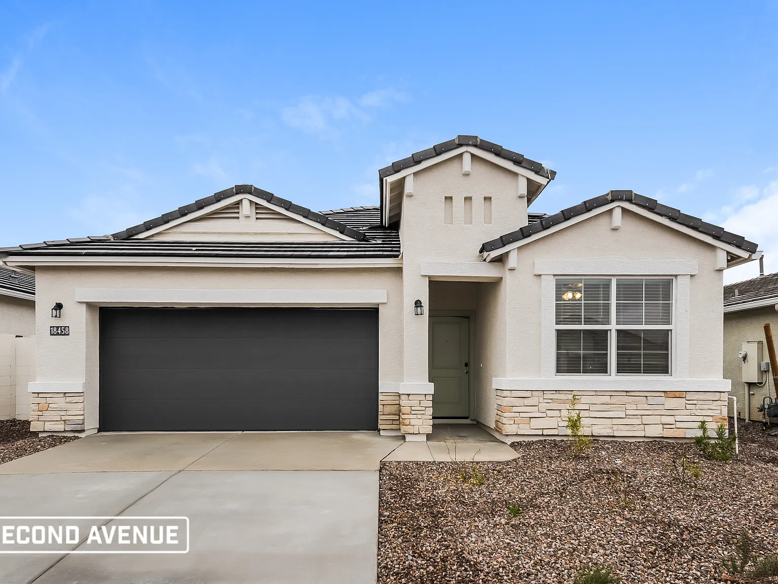 3 bed, 2.0 bath, 1601 sqft, $2,050 — Photo 1