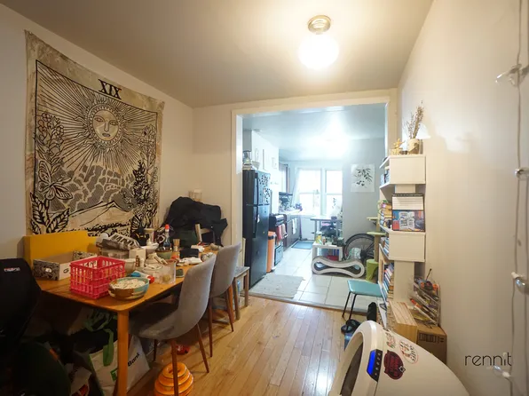 689 Park Avenue image 1 of 10