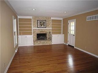 4th image of 504 NW Golfview Dr