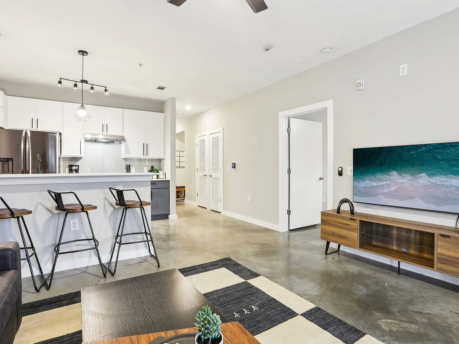 2 bed, $2,900 — Photo 3