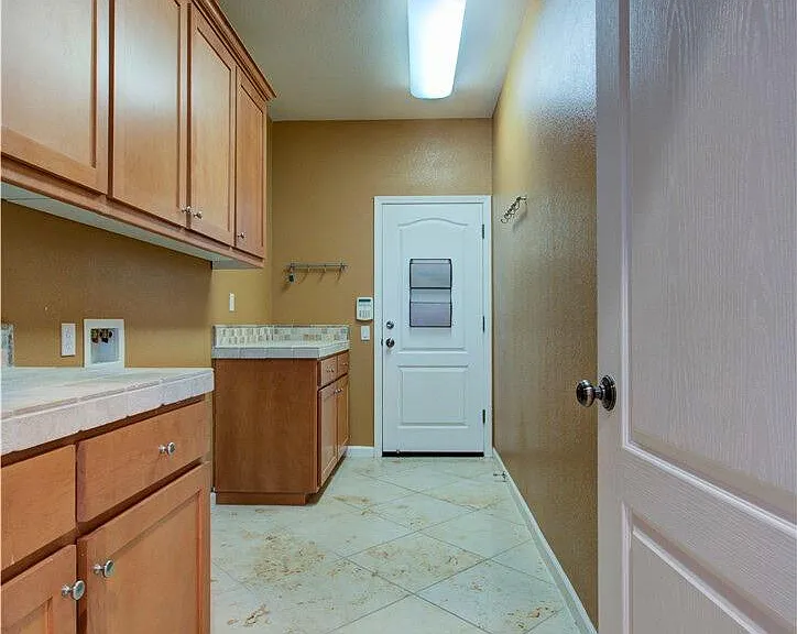 1286 Avignon Dr — Photo 12