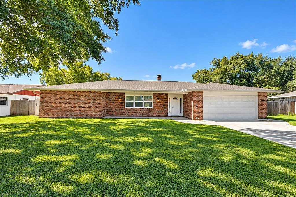 3 bed, 2.0 bath, 2030 sqft, $2,395 — Photo 2