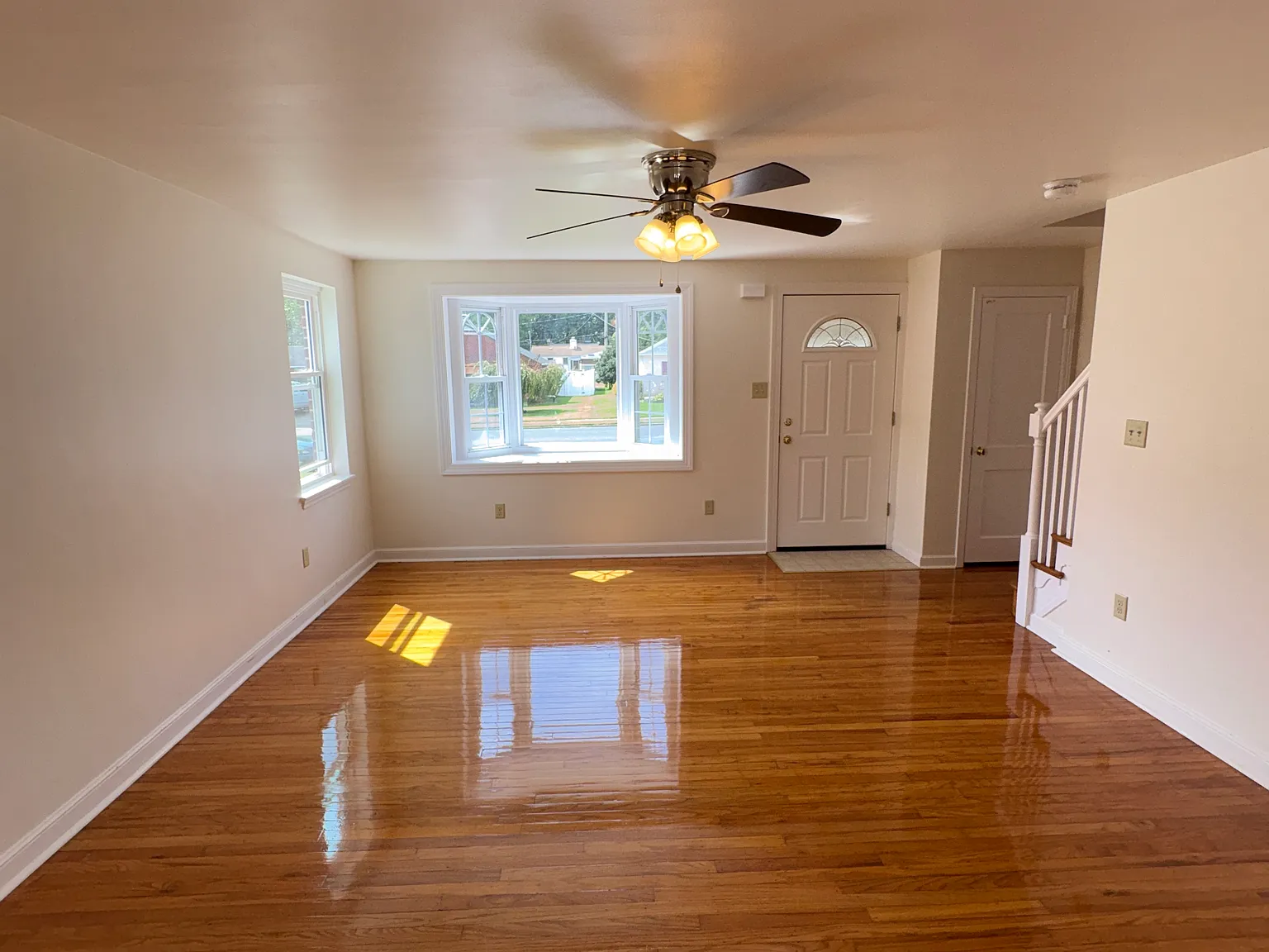 3 bed, 1.5 bath, 1152 sqft, $2,600 — Photo 2