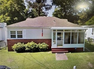 109 8th Ave, Chickasaw, AL 36611