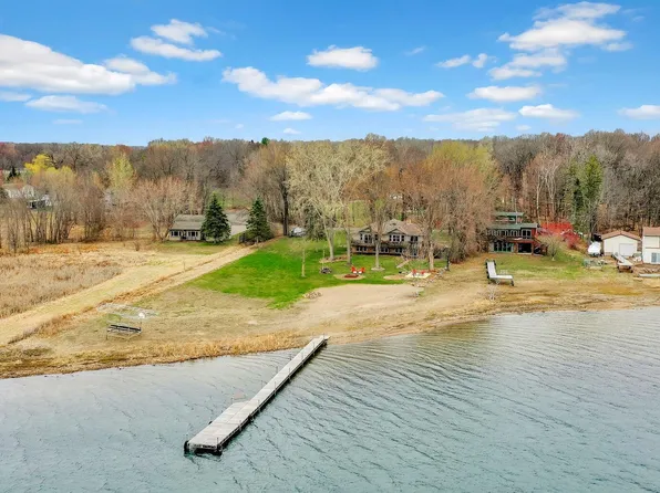 12240 Mentzer Trl, Lindstrom, MN 55045