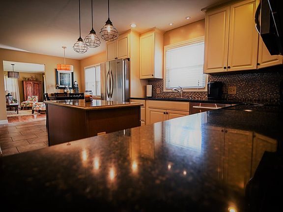 5th image of 82 Clark Dr