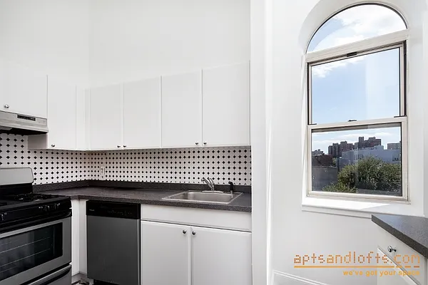 Rented by aptsandlofts.com | media 12