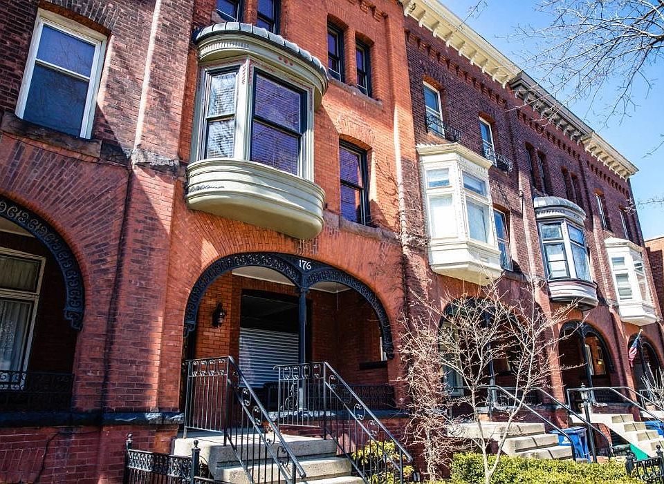 1st image of 176 N Pearl St #2