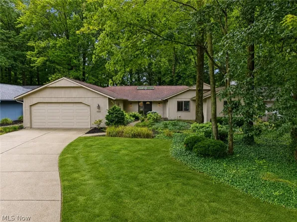 10135 Oak Branch Trl, Strongsville, OH 44149